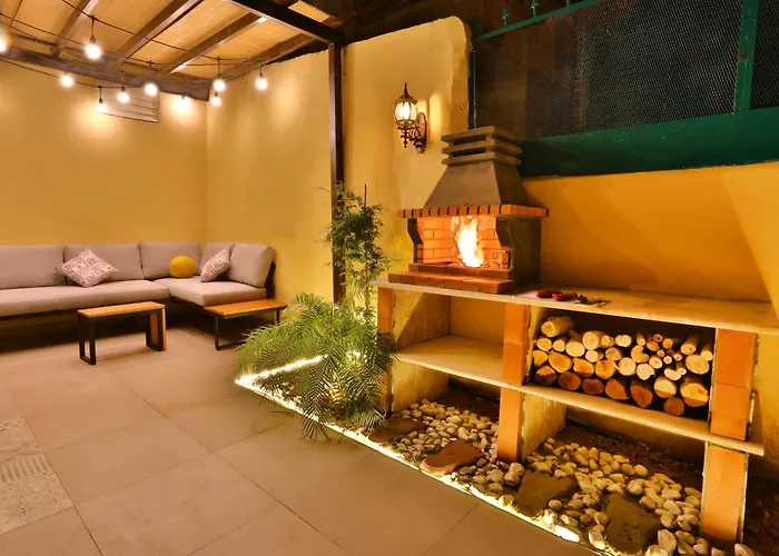 Charm Vintage Achrafieh Apt With Garden Pizza Oven Bbq Hottub