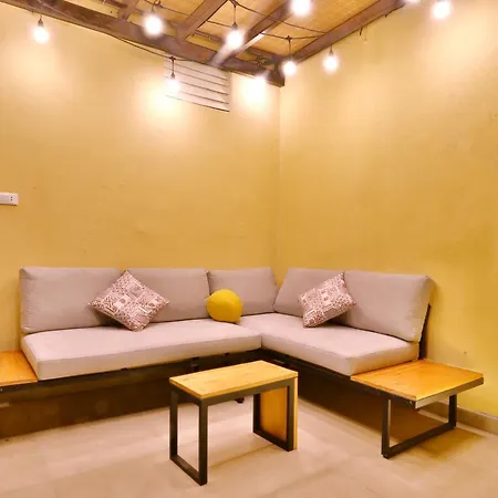 Charm Vintage Achrafieh Apt With Garden Pizza Oven Bbq Hottub Beirut Exterior photo