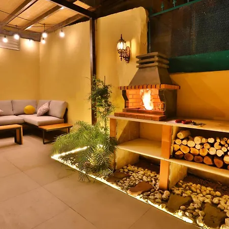 Charm Vintage Achrafieh Apt With Garden Pizza Oven Bbq Hottub Beirut Exterior photo