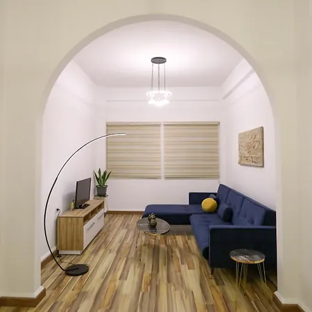 Charm Vintage Achrafieh Apt With Garden Pizza Oven Bbq Hottub Beirut Exterior photo