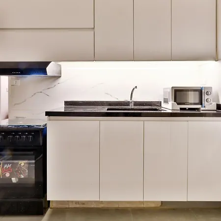 Charm Vintage Achrafieh Apt With Garden Pizza Oven Bbq Hottub Beirut Exterior photo