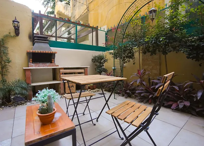 Charm Vintage Achrafieh Apt With Garden Pizza Oven Bbq Hottub
