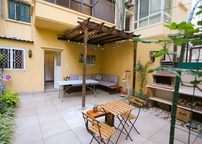Charm Vintage Achrafieh Apt With Garden Pizza Oven Bbq Hottub