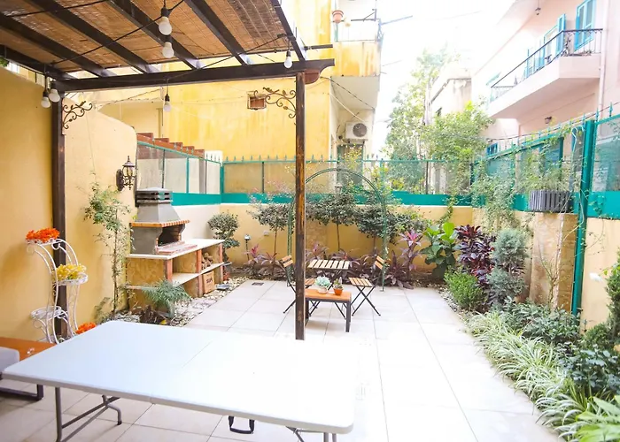 Charm Vintage Achrafieh Apt With Garden Pizza Oven Bbq Hottub