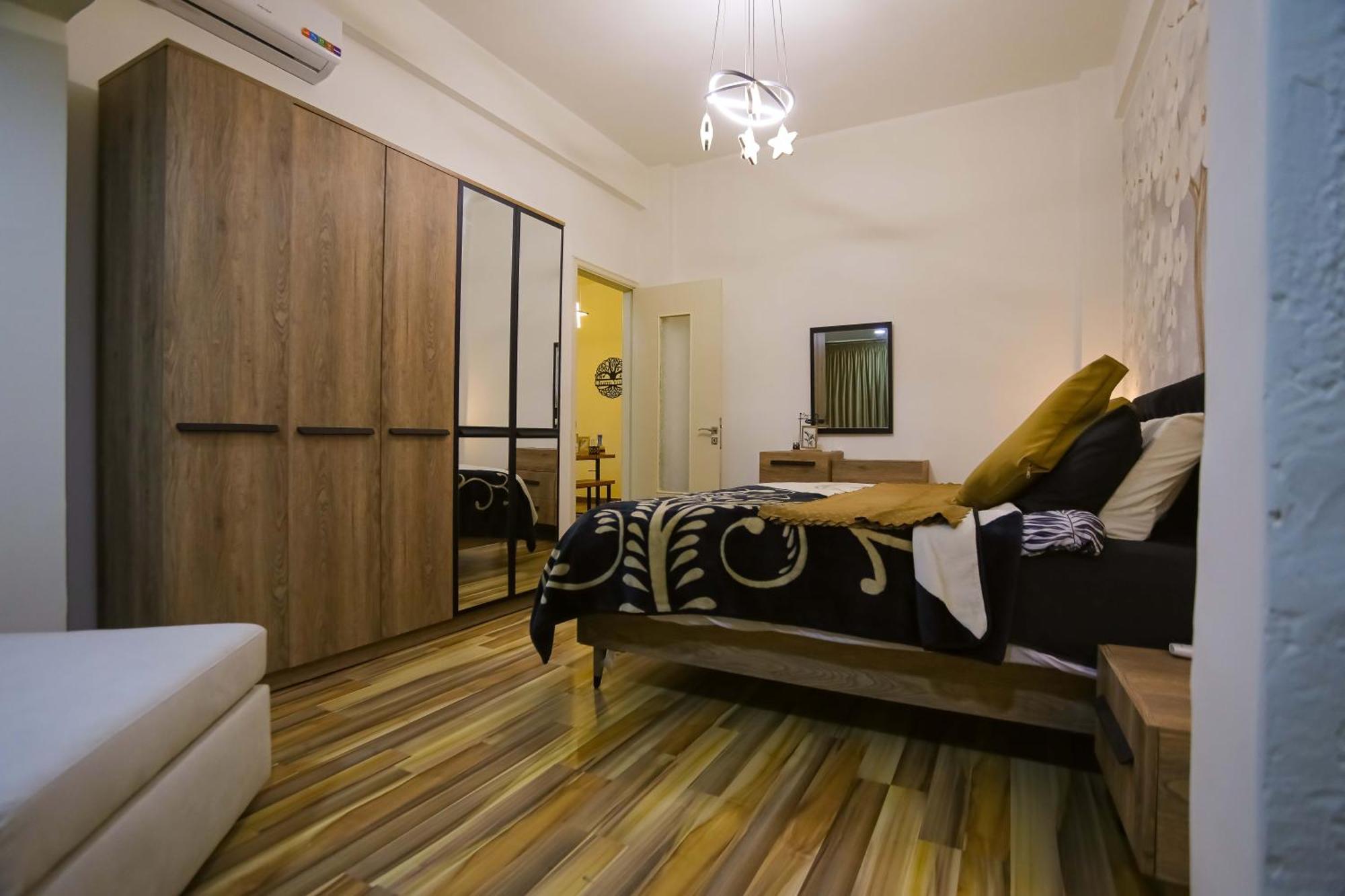 Charm Vintage Achrafieh With Garden Pizza Oven Bbq Hottub Apartment
