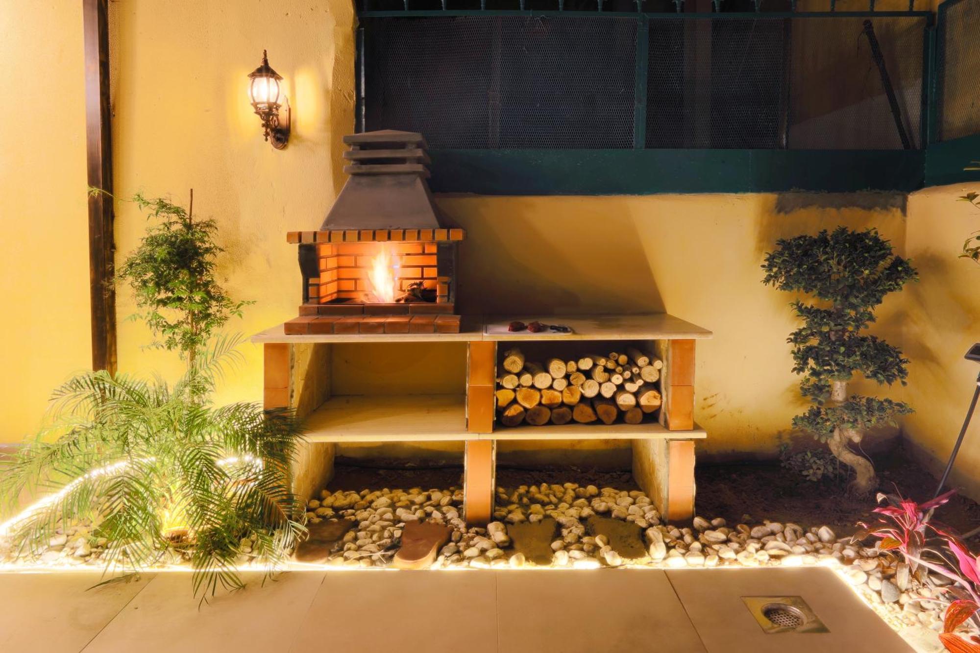 Apartment Charm Vintage Achrafieh With Garden Pizza Oven Bbq Hottub
