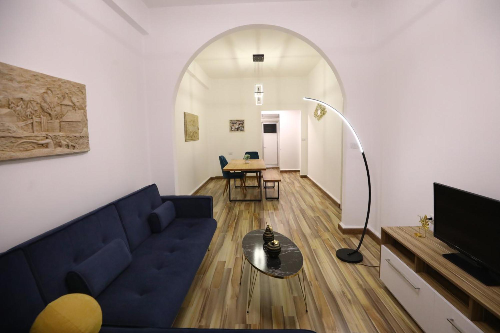 Apartment Charm Vintage Achrafieh With Garden Pizza Oven Bbq Hottub *